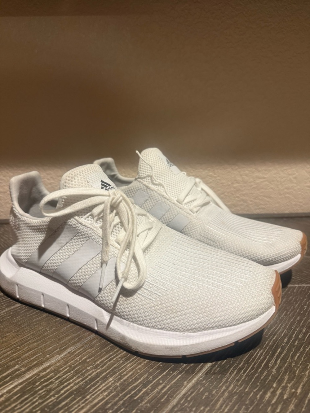 Adidas Mens White Running Shoes Sneakers Athletic Trainers Gum Sole